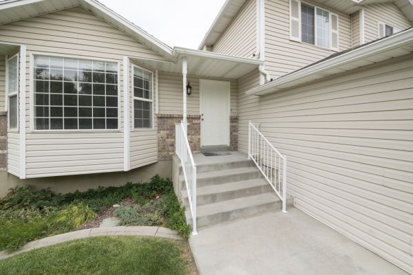 Cost of White Vinyl Siding Replacement in Galveston